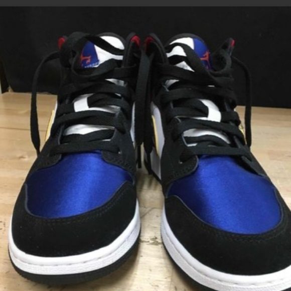 Lakers Nike Air Jordan 1 Mid SG OG Top 3 Size 6.5Y - Picture 7 of 11